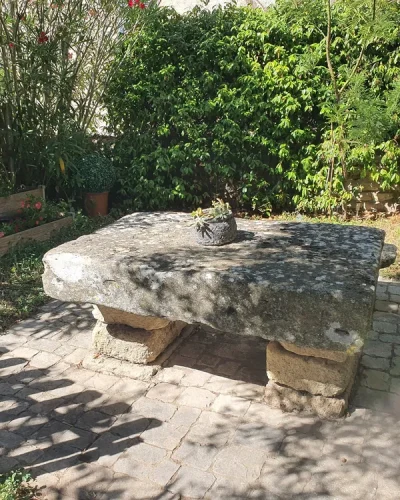 table en pierre jardin la papaye