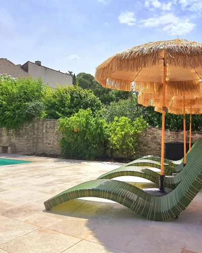 les transats de la papaye et leur parasols